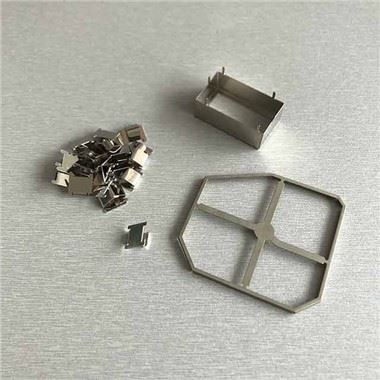 Peut-on utiliser de l'aluminium pour les cadres de cloisons ?